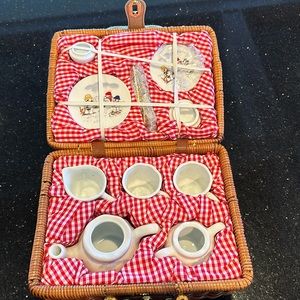 Mini Wicker Picnic Snowman Tea Set ☃️